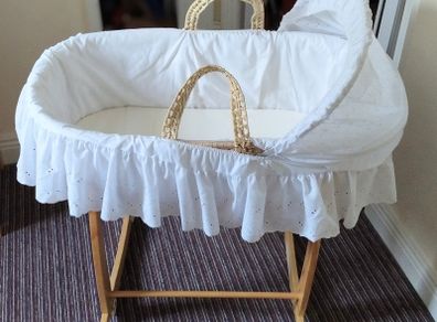 Moses Basket, mattress & mattress sheets