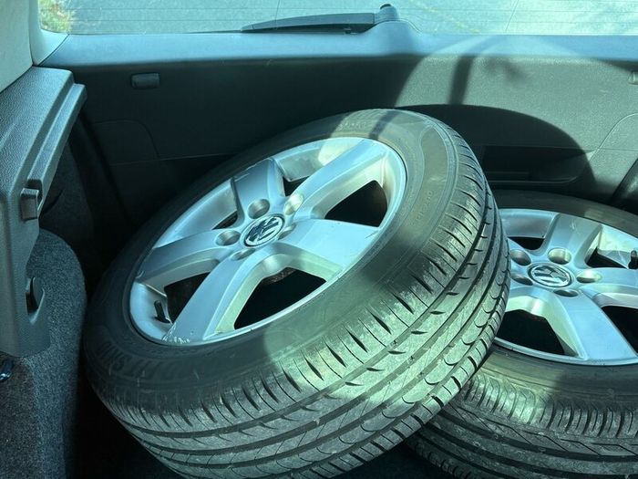 4 genuine good Volkswagen wheels and decent tyres