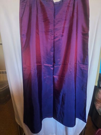 size 22 Gina Bacconi skirt
