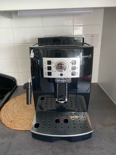 Magnifica S Coffee Machine