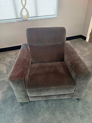 Sitting room suite. 3/4 seater recliner, and chair