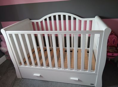 White cot bed