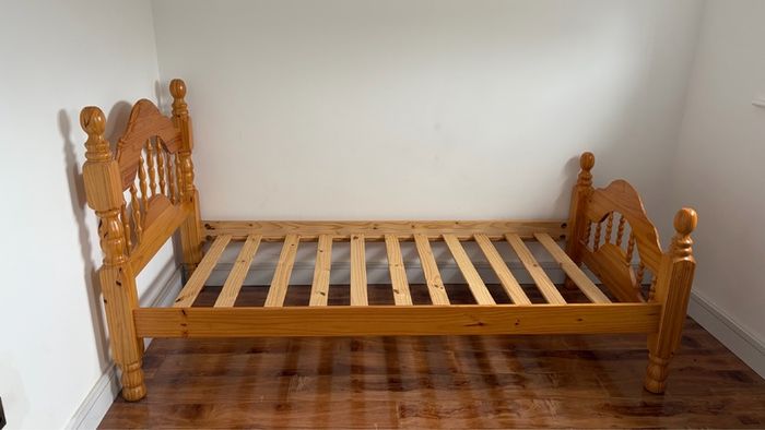 Bed frame single
