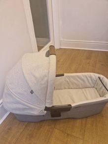 Joie Ramble Signature Carrycot  Excellent Condition