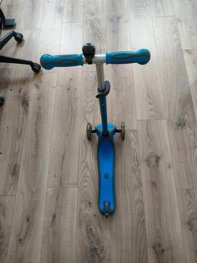 Globber Primo Scooter with LED Light-Up Wheels - Excellent Condition