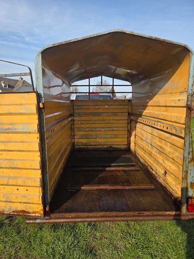 8x4,6 livestock trailer  reduced