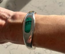Vintage Mexican solid silver bangle, malachite inlay