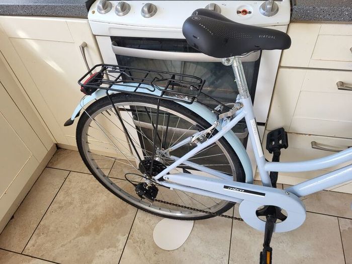ladies bike (LIKE NEW)