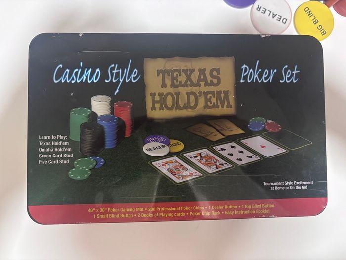 Texas Hold'em Poker Set with mat and chips