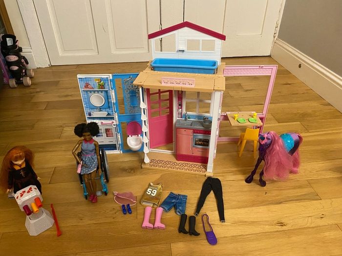 Barbie House Playset with Dolls