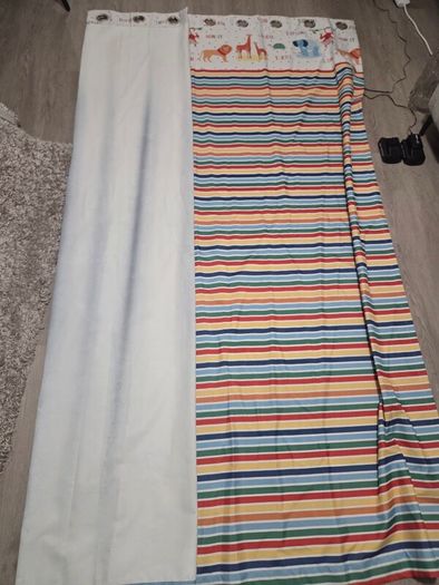 Cortins and rugs for children room