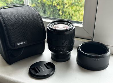 Sony FE 50mm 1.4 GM with case
