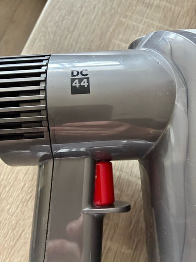 dyson for parts (cutting out)