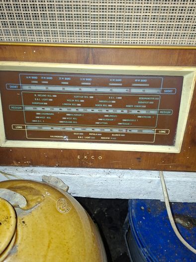 Antique valve radio's PRICE IS FOR 1 ONLY