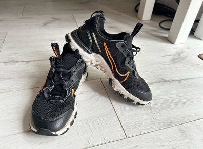 Nike D/M/S/X Dimsix black orange boys runners trainers size 4