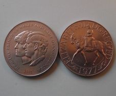 Great Britain. 2 coins@25 New Pence (1977&1981)
