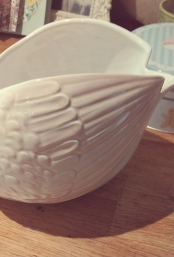 A Pair Of Vintage Ceramic Swans