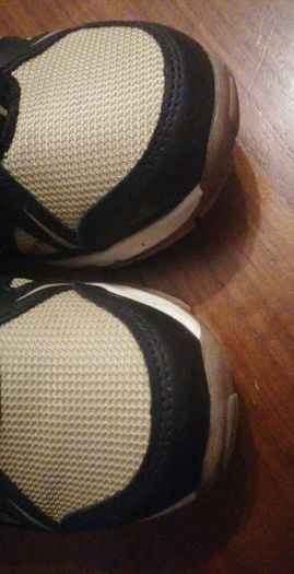 girl's shoes, size 3