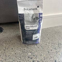 Bag of grout: manhattan fine botament multifuge fine
