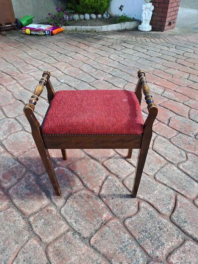 piano stool