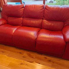 Burgundy Red 3-seater double-recliner couch