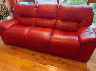 Burgundy Red 3-seater double-recliner couch