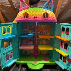 Gabby's Doll House & many accessories