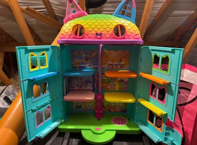 Gabby's Doll House & many accessories