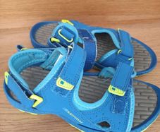 boy's sandals. UK13. EU 31.5