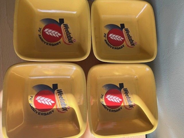 4 x Weetabix 70th Anniversary And 1 x Cornflakes Cereal Bowls. In Excellent Condition Total 6 cereal Bowls
