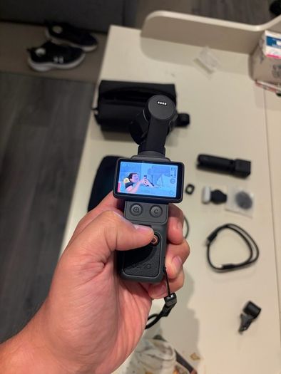 DJI Osmo Pocket 4 Creator Combo