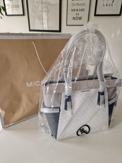 Michael Kors Voyager Large Tote Bag