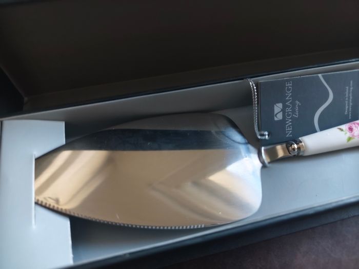 newgrange living Rosa cake slice