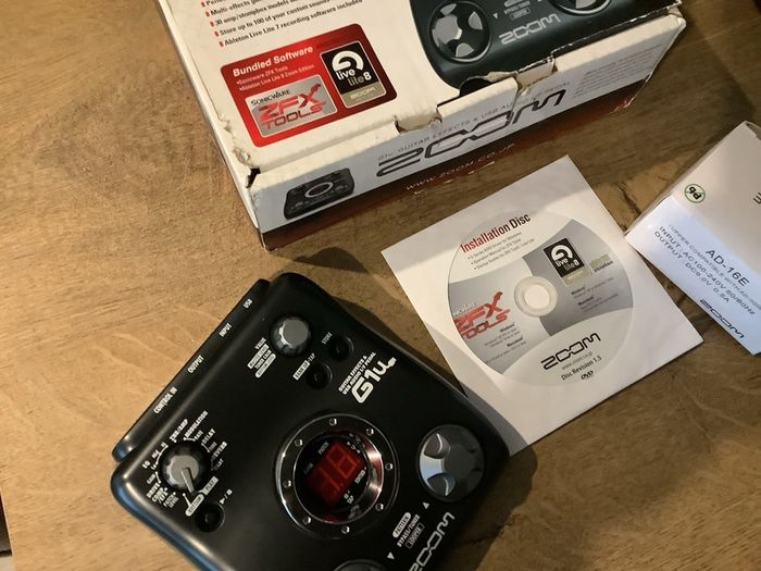 Zoom G1u (Usb) Guitar Multi-Effects Pedal box
