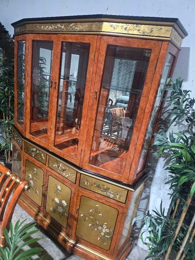 table+6 chairs+displqy cabinet