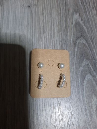 2 pairs pearl earrings