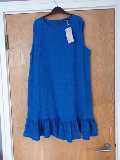 Emery Rose Tunic Top. S.L- 14/16.    B.N.W.T
