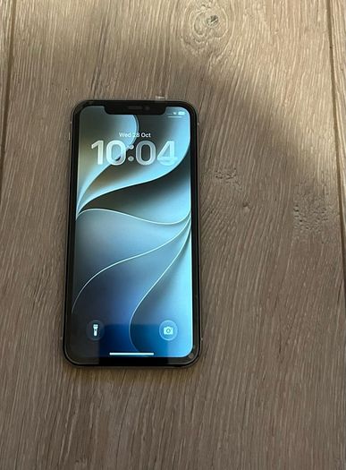 iPhone 11 Three network