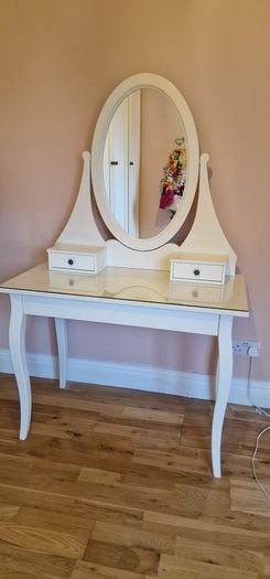Dressing table