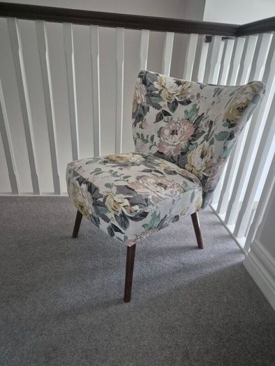 Feature chair