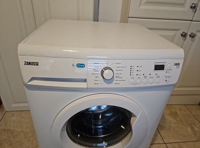 washing machine Zanussi 7Kg Lindo100