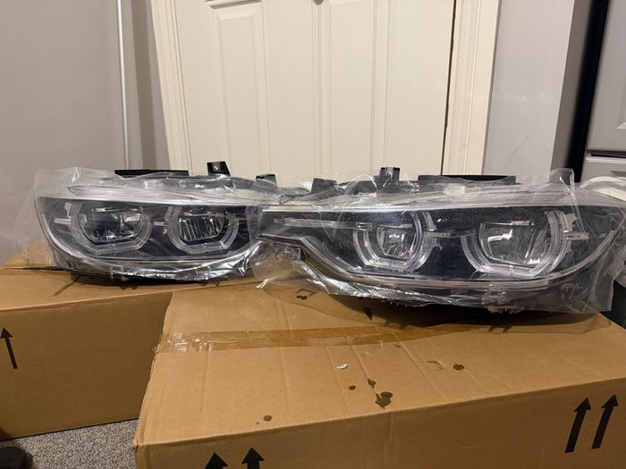 Ikon-style headlights for BMW 3 Series, designed for cars with halogen plugs.