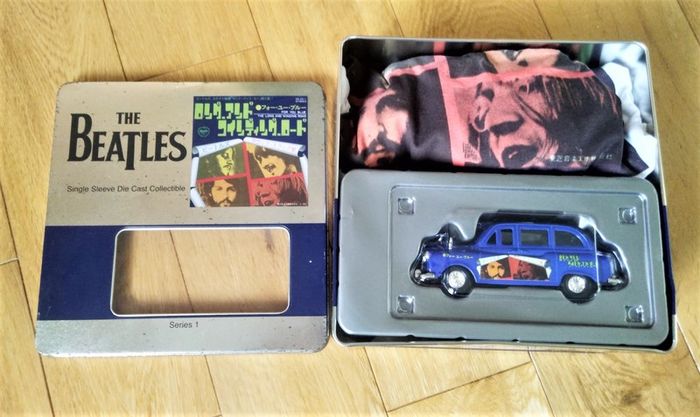 The Beatles Single Sleeve T-Shirt New(size L)+Taxi+7''Art wall Plaque.Limited Edition.Die Cast Collectible Series(NOS)