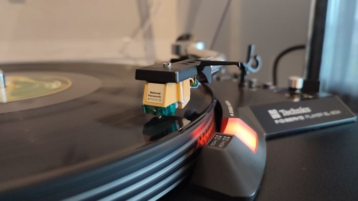 Technics SL-23A turntable/Record player. Like NEW!