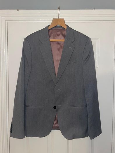 Beautiful River Island suit 40r jacket  32r trousers