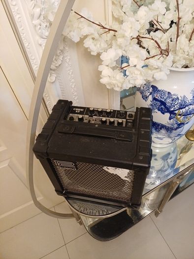 Roland cube guitar amplifier