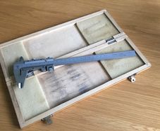 Measuring callipers