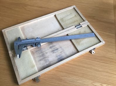 Measuring callipers