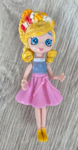 Spaghetti Sue doll from Shopkins Happy Places.