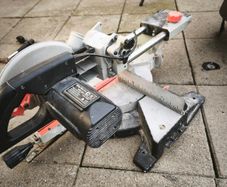 sliding mitre saw